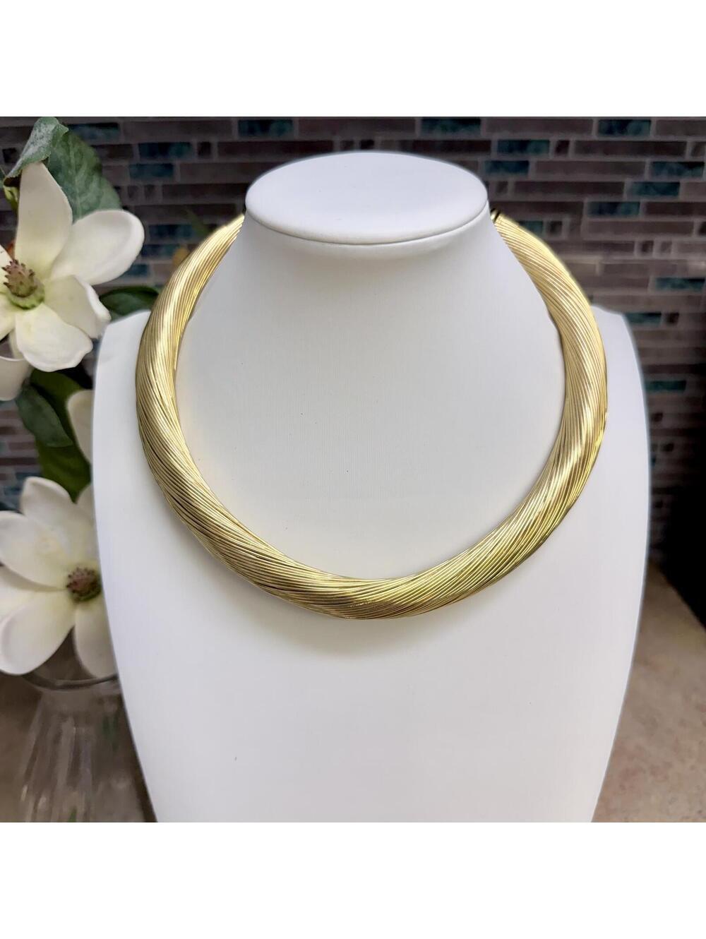 Vintage gold tone heavy cable necklace